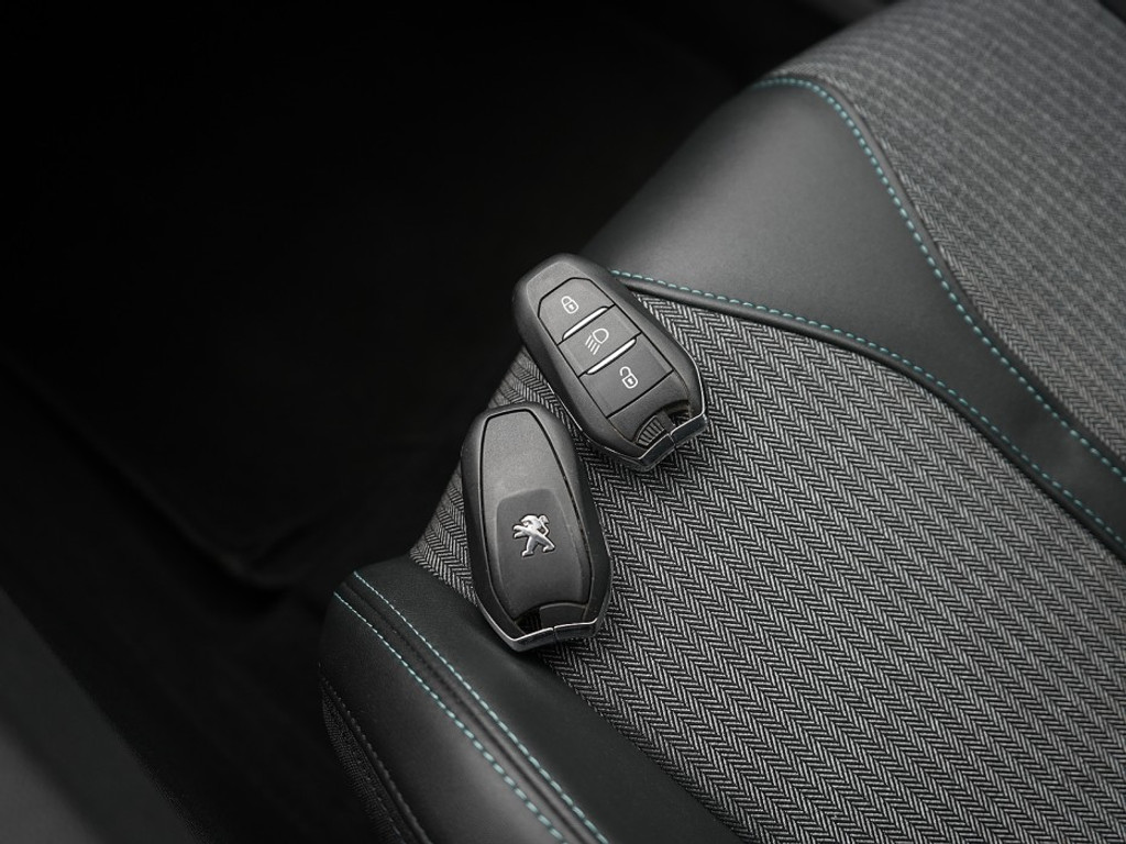 Peugeot 3008 1.6 PHEV Allure Pack 225