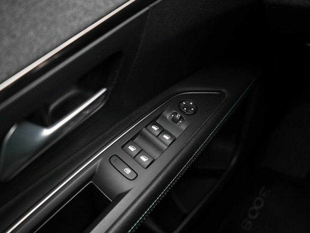 Peugeot 3008 1.6 PHEV Allure Pack 225