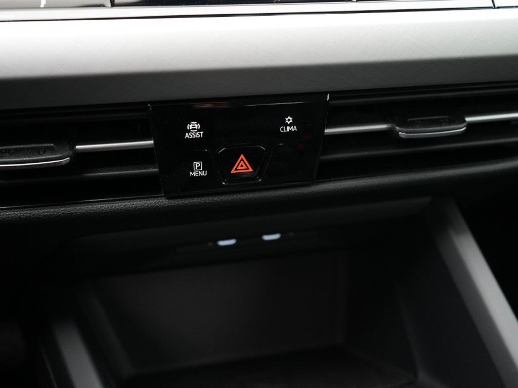 Volkswagen Golf 1.0 TSI DSG Life Business