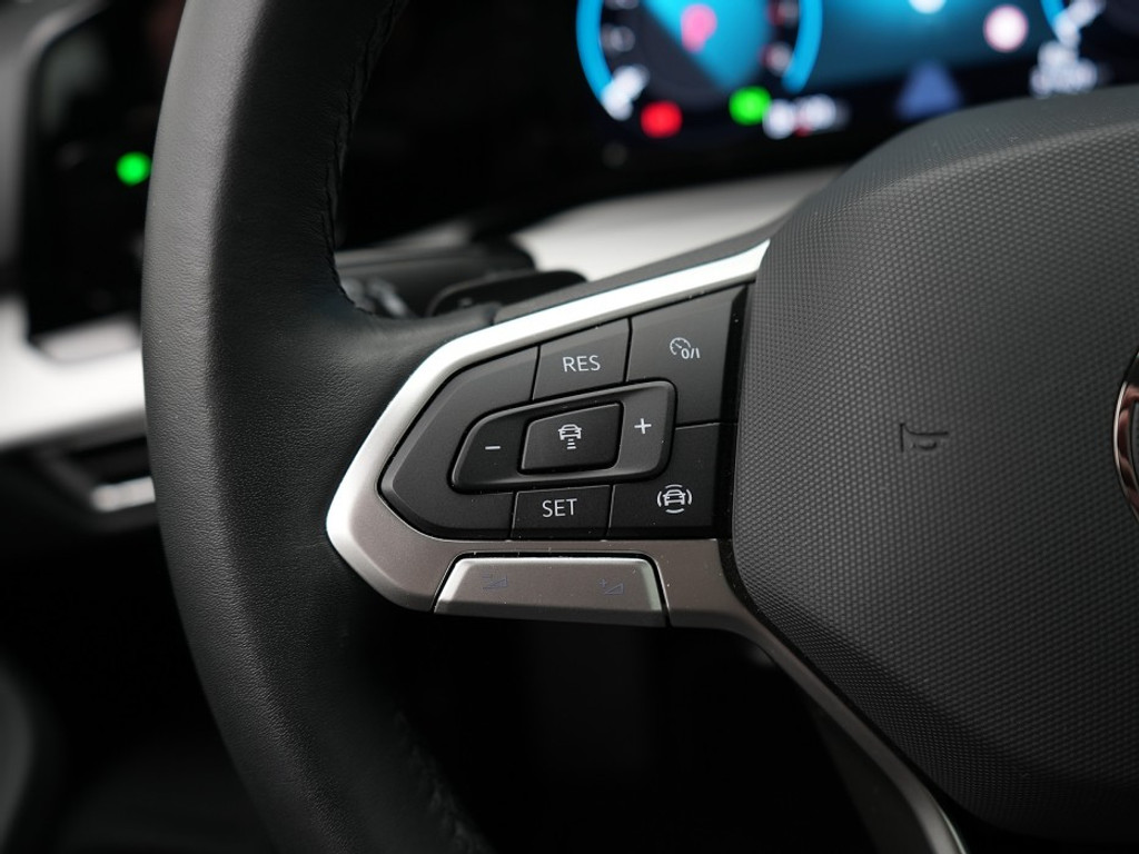 Volkswagen Golf 1.0 TSI DSG Life Business