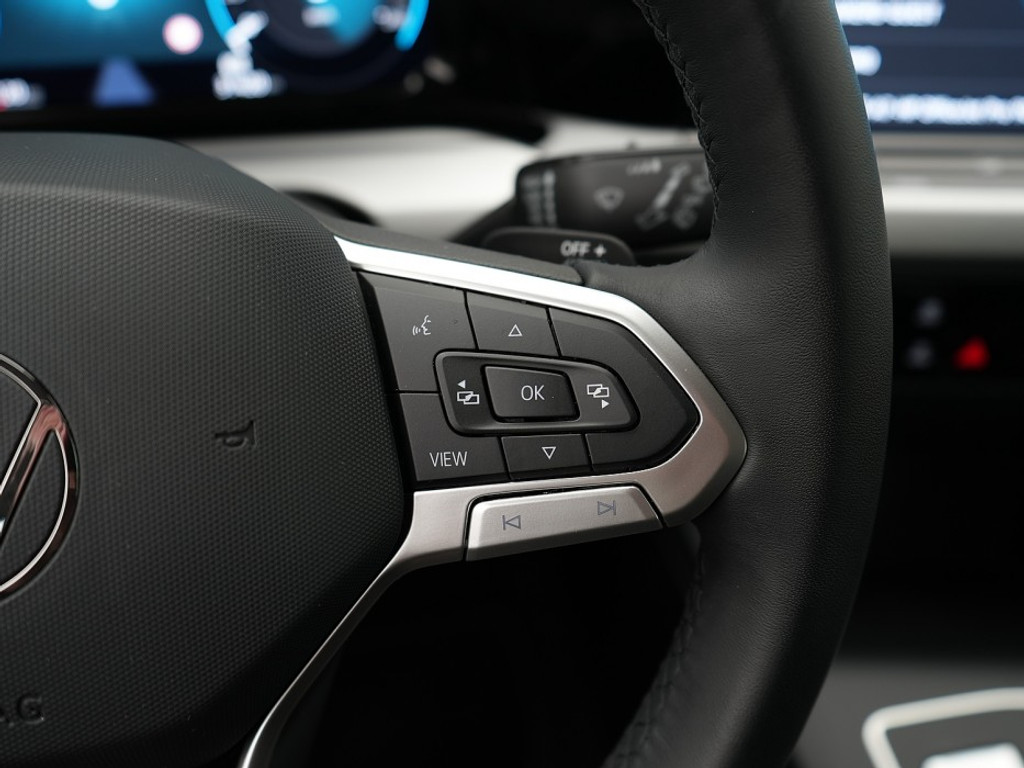 Volkswagen Golf 1.0 TSI DSG Life Business