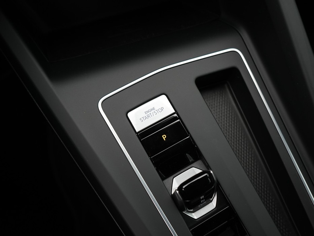 Volkswagen Golf 1.0 TSI DSG Life Business