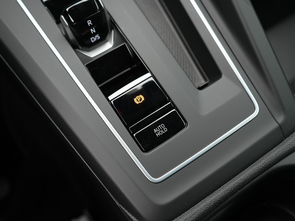 Volkswagen Golf 1.0 TSI DSG Life Business