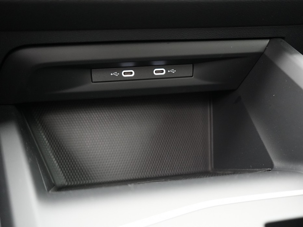 Volkswagen Golf 1.0 TSI DSG Life Business