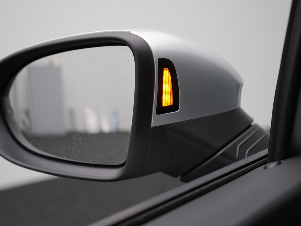 Volkswagen Golf 1.0 TSI DSG Life Business