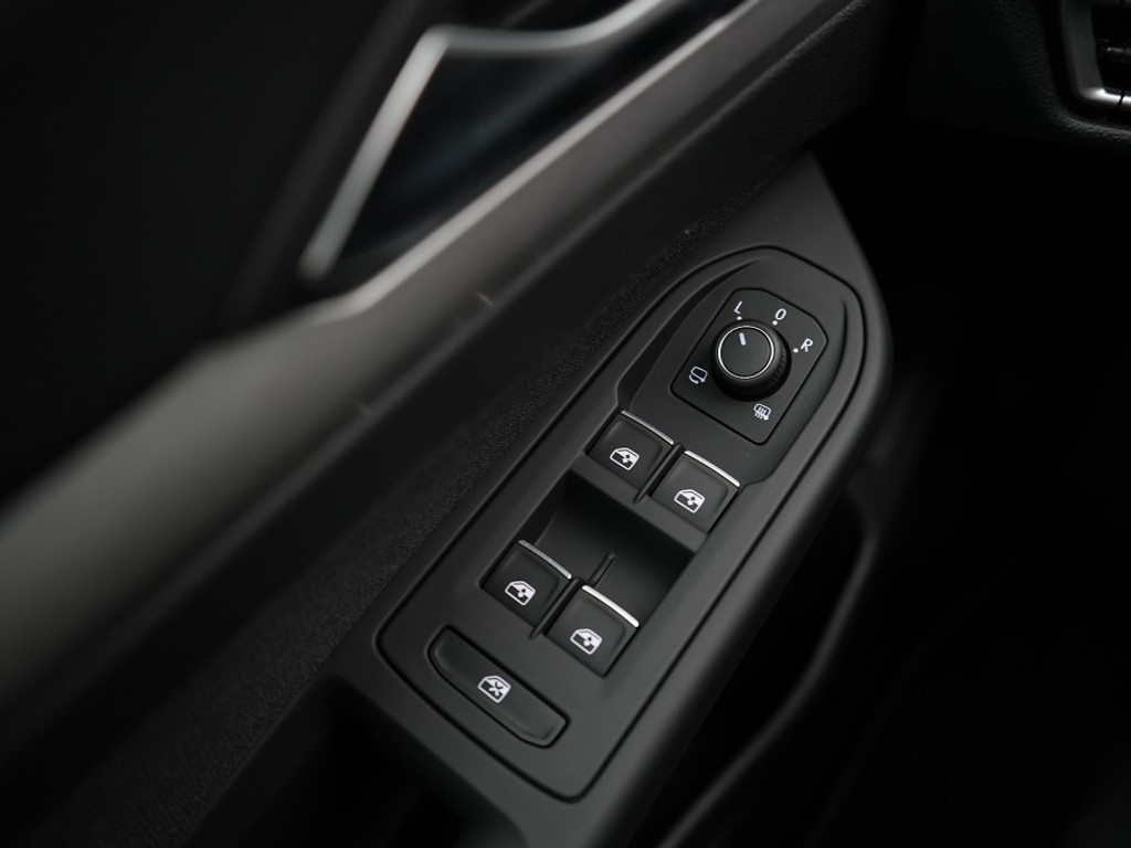 Volkswagen Golf 1.0 TSI DSG Life Business