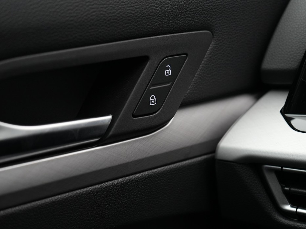 Volkswagen Golf 1.0 TSI DSG Life Business