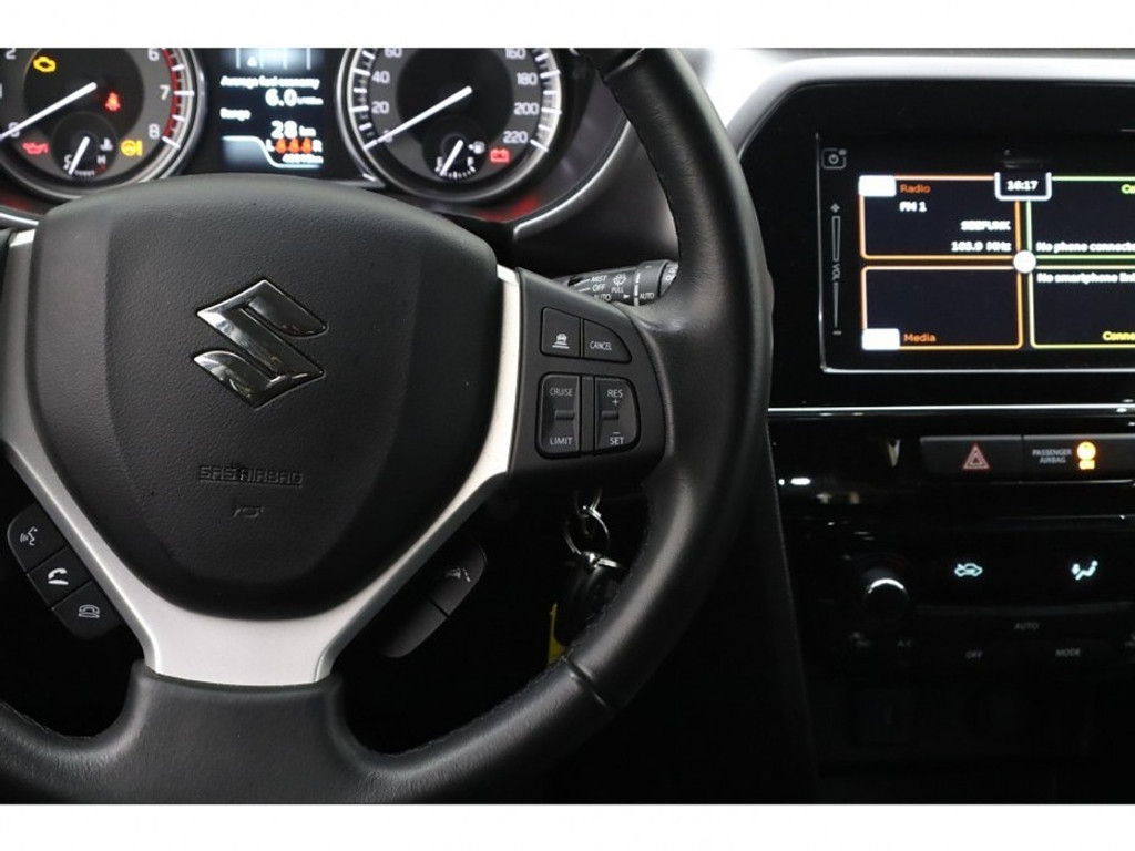 Suzuki Vitara 1.4 | Wit Metallic | All Seasons | Adaptief cruise | Carplay | Climate | Stoelverwarming |