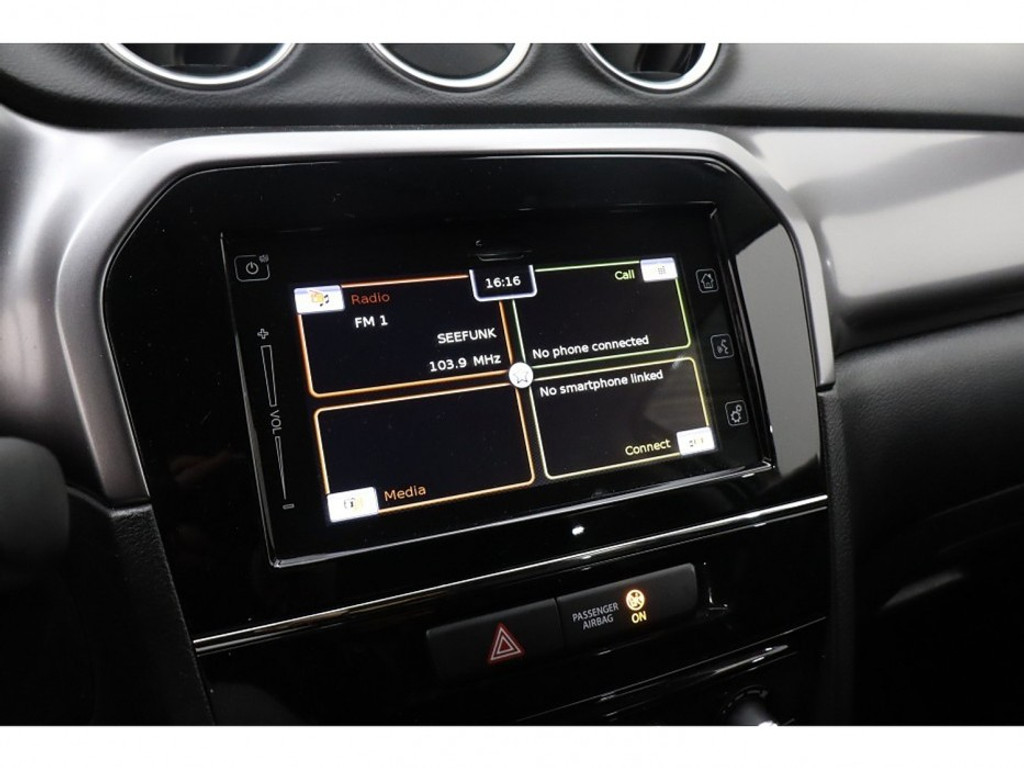 Suzuki Vitara 1.4 | Wit Metallic | All Seasons | Adaptief cruise | Carplay | Climate | Stoelverwarming |