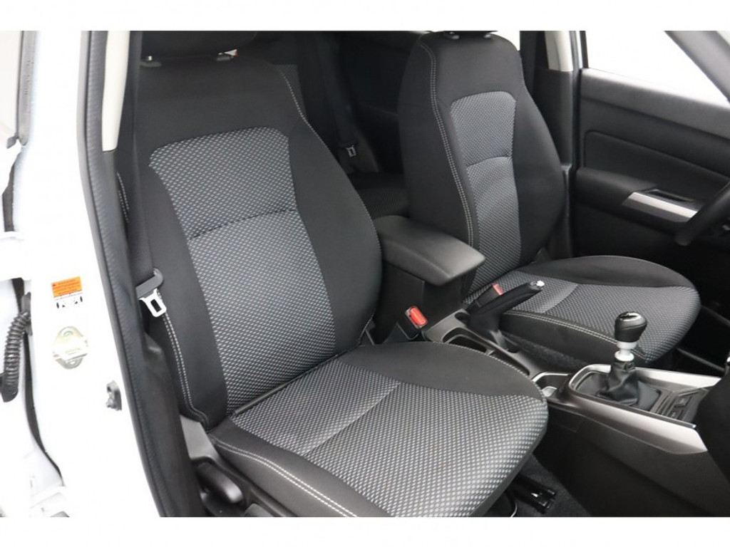 Suzuki Vitara 1.4 | Wit Metallic | All Seasons | Adaptief cruise | Carplay | Climate | Stoelverwarming |