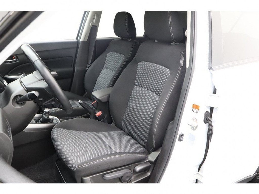 Suzuki Vitara 1.4 | Wit Metallic | All Seasons | Adaptief cruise | Carplay | Climate | Stoelverwarming |