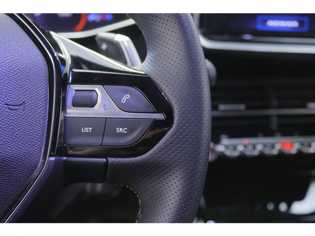 Peugeot 2008 1.2 Hybrid 136 GT