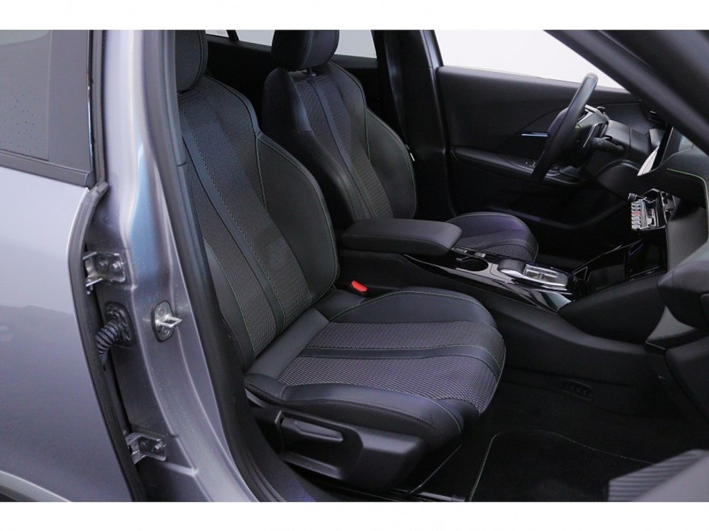 Peugeot 2008 1.2 Hybrid 136 GT