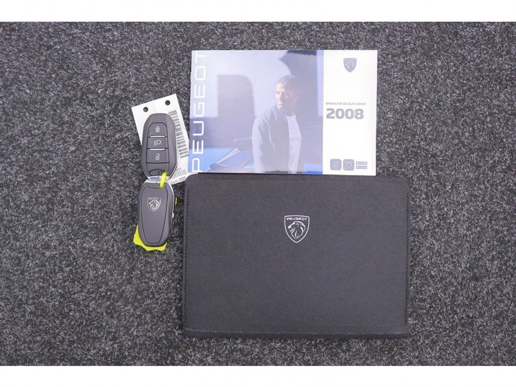 Peugeot 2008 1.2 Hybrid 136 GT