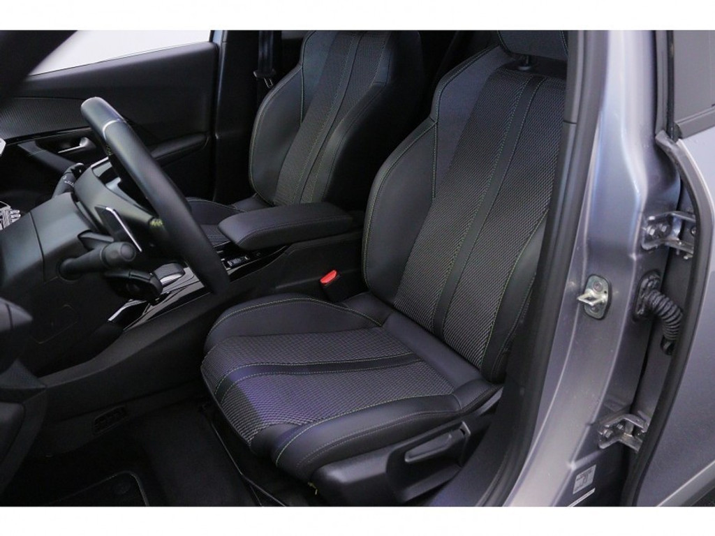 Peugeot 2008 1.2 Hybrid 136 GT