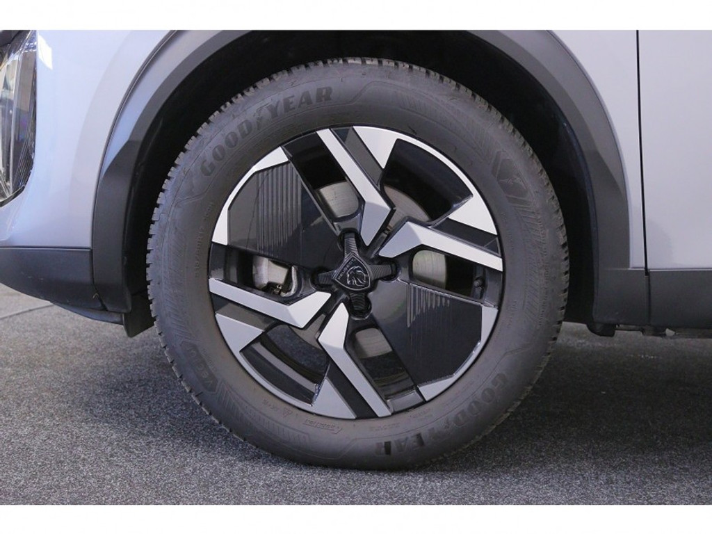 Peugeot 2008 1.2 Hybrid 136 GT