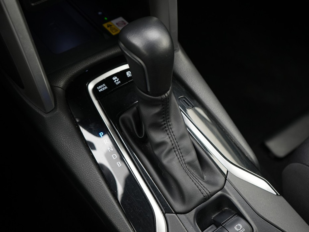 Toyota Corolla Cross Hybrid | Navi & Carplay | Adaptief Cruise | Climate | Full Led | LM-Velgen | Achteruitrijcamera