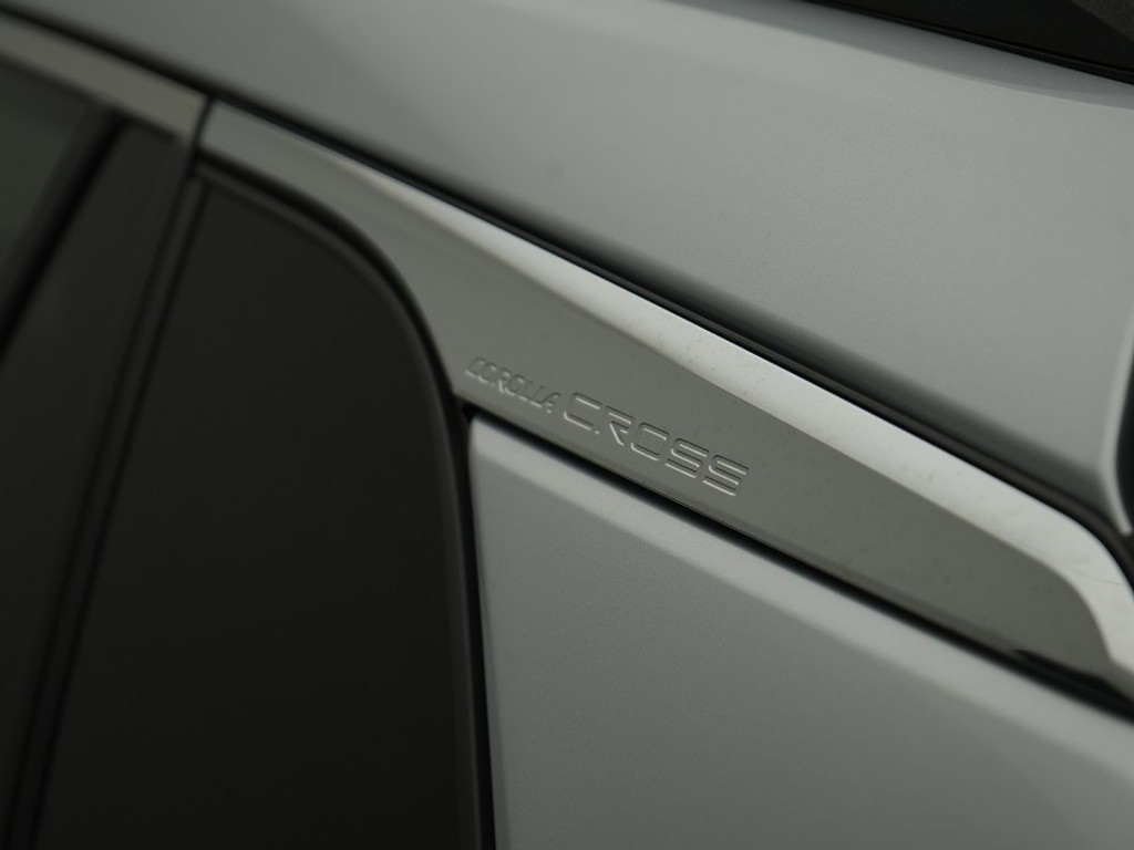 Toyota Corolla Cross Hybrid | Navi & Carplay | Adaptief Cruise | Climate | Full Led | LM-Velgen | Achteruitrijcamera