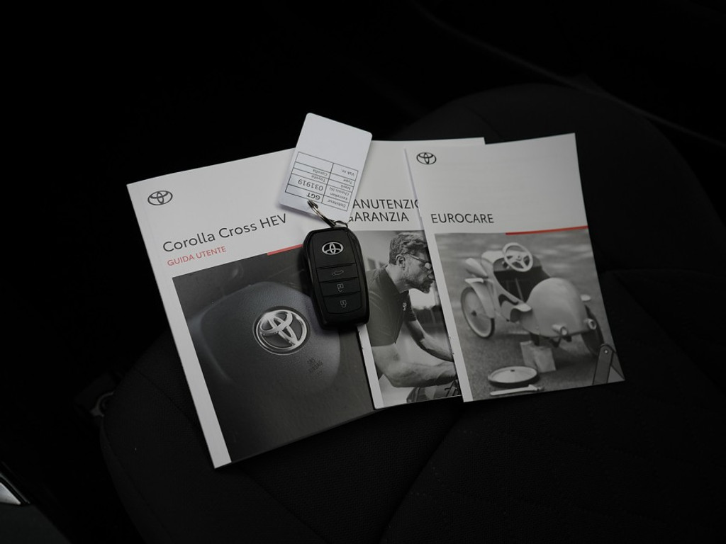 Toyota Corolla Cross Hybrid | Navi & Carplay | Adaptief Cruise | Climate | Full Led | LM-Velgen | Achteruitrijcamera