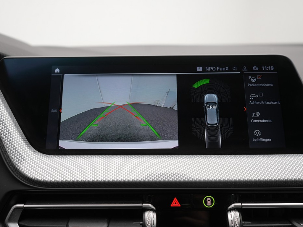 BMW 1 Serie 118 118i High Executive Trekhaak | Navi & Carplay | Stoelverwarming | Camera | Cruise | Sfeer Verlichting | LM-Velgen |