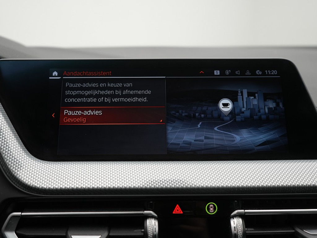 BMW 1 Serie 118 118i High Executive Trekhaak | Navi & Carplay | Stoelverwarming | Camera | Cruise | Sfeer Verlichting | LM-Velgen |