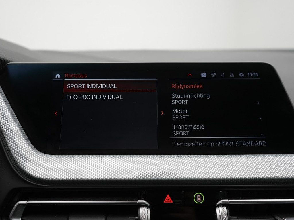 BMW 1 Serie 118 118i High Executive Trekhaak | Navi & Carplay | Stoelverwarming | Camera | Cruise | Sfeer Verlichting | LM-Velgen |