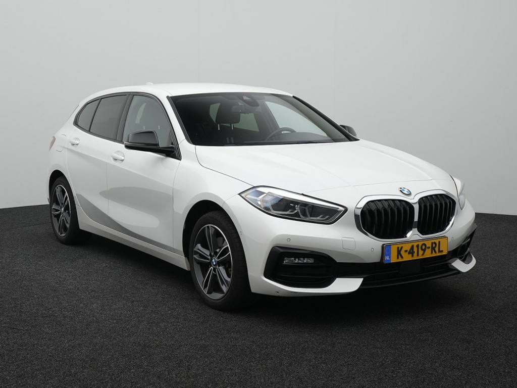 BMW 1 Serie 118 118i High Executive Trekhaak | Navi & Carplay | Stoelverwarming | Camera | Cruise | Sfeer Verlichting | LM-Velgen |