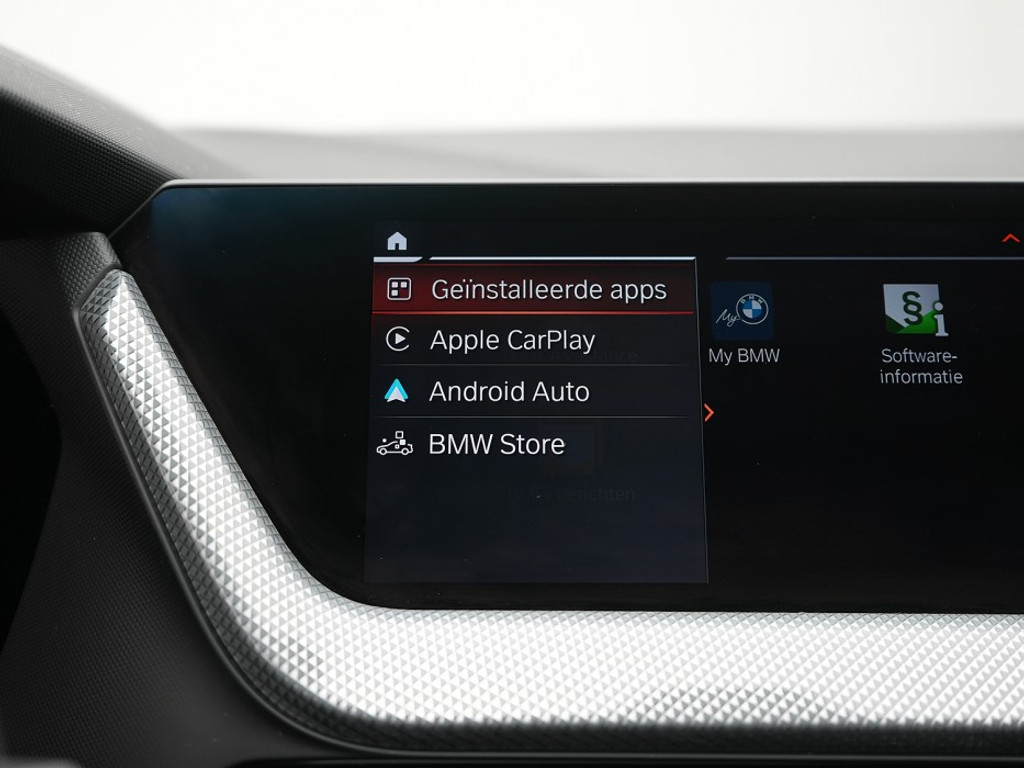 BMW 1 Serie 118 118i High Executive Trekhaak | Navi & Carplay | Stoelverwarming | Camera | Cruise | Sfeer Verlichting | LM-Velgen |