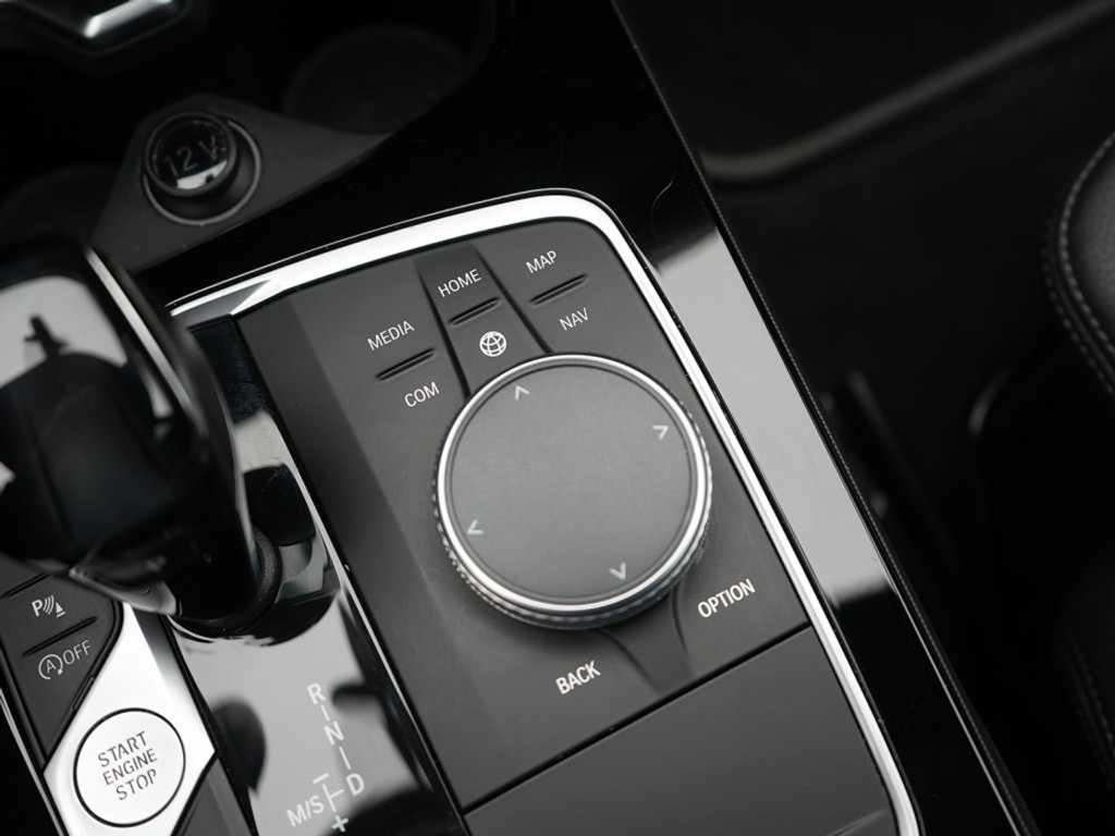 BMW 1 Serie 118 118i High Executive Trekhaak | Navi & Carplay | Stoelverwarming | Camera | Cruise | Sfeer Verlichting | LM-Velgen |