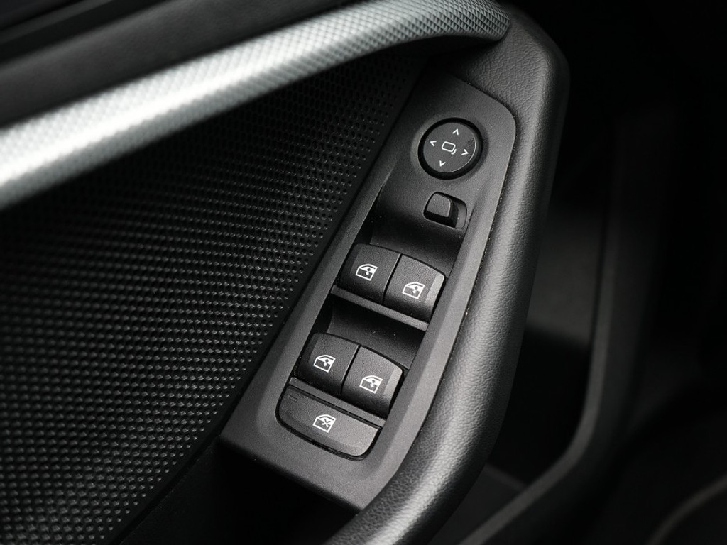 BMW 1 Serie 118 118i High Executive Trekhaak | Navi & Carplay | Stoelverwarming | Camera | Cruise | Sfeer Verlichting | LM-Velgen |