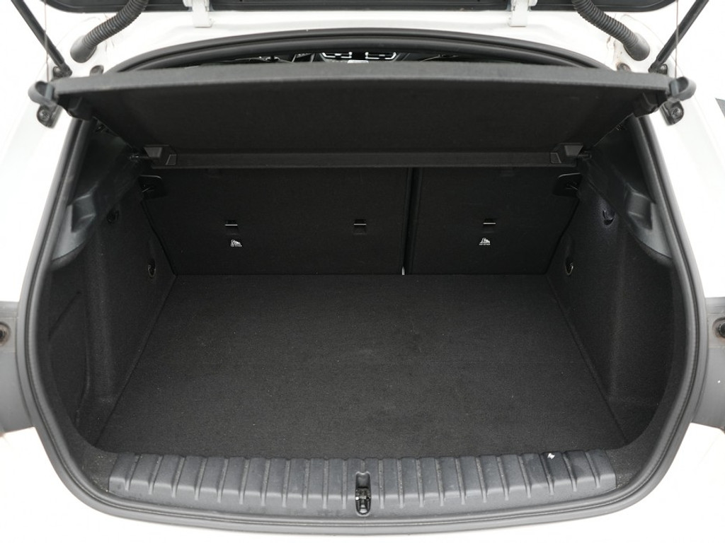 BMW 1 Serie 118 118i High Executive Trekhaak | Navi & Carplay | Stoelverwarming | Camera | Cruise | Sfeer Verlichting | LM-Velgen |