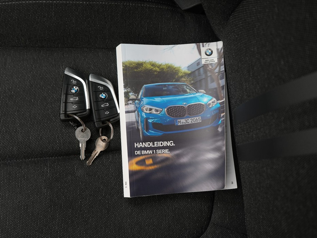 BMW 1 Serie 118 118i High Executive Trekhaak | Navi & Carplay | Stoelverwarming | Camera | Cruise | Sfeer Verlichting | LM-Velgen |