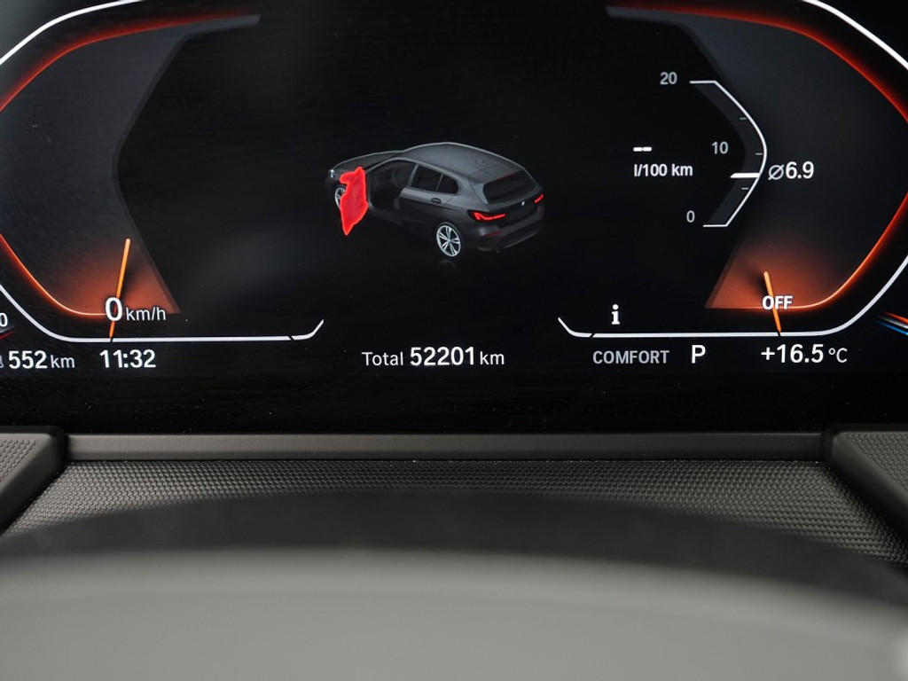 BMW 1 Serie 118 118i High Executive Trekhaak | Navi & Carplay | Stoelverwarming | Camera | Cruise | Sfeer Verlichting | LM-Velgen |