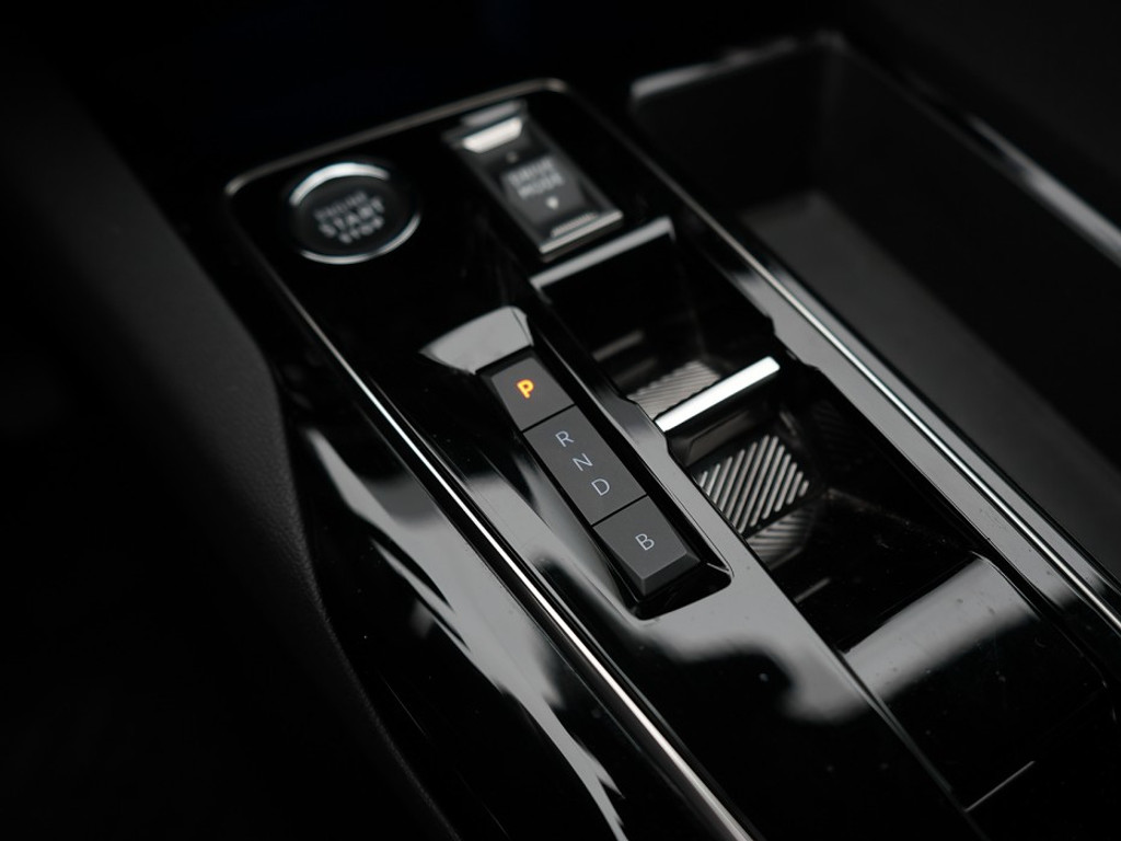 Peugeot 3008 1.6 PHEV 180 E-EAT8 ALLURE Navi& Carplay | Adaptief Cruise | Achteruitrijcamera | Climate |