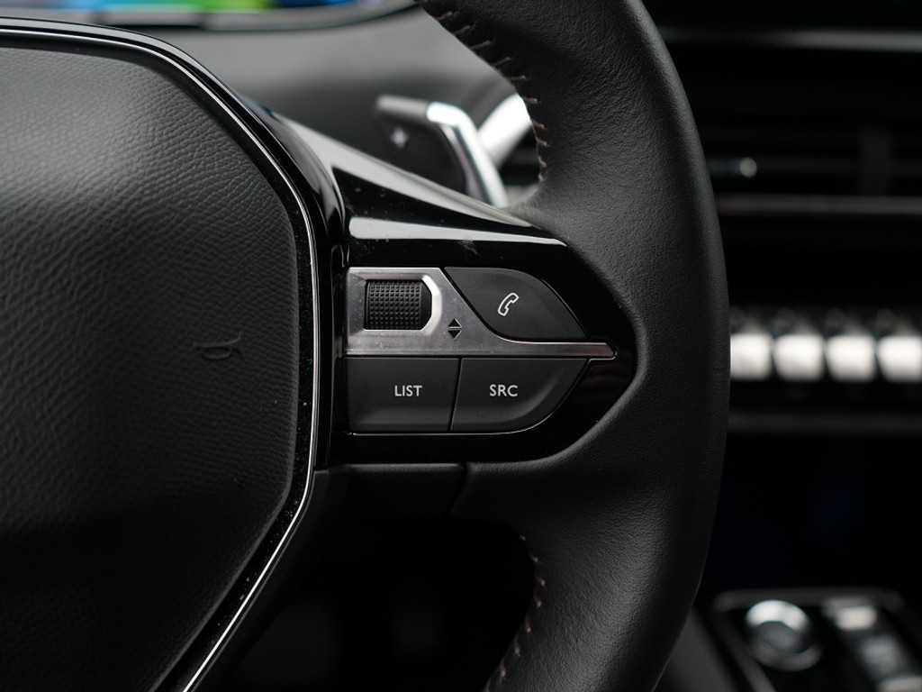 Peugeot 3008 1.6 PHEV 180 E-EAT8 ALLURE Navi& Carplay | Adaptief Cruise | Achteruitrijcamera | Climate |