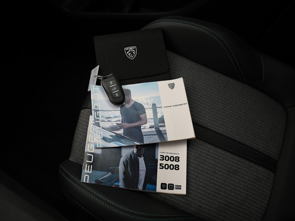 Peugeot 3008 1.6 PHEV 180 E-EAT8 ALLURE Navi& Carplay | Adaptief Cruise | Achteruitrijcamera | Climate |