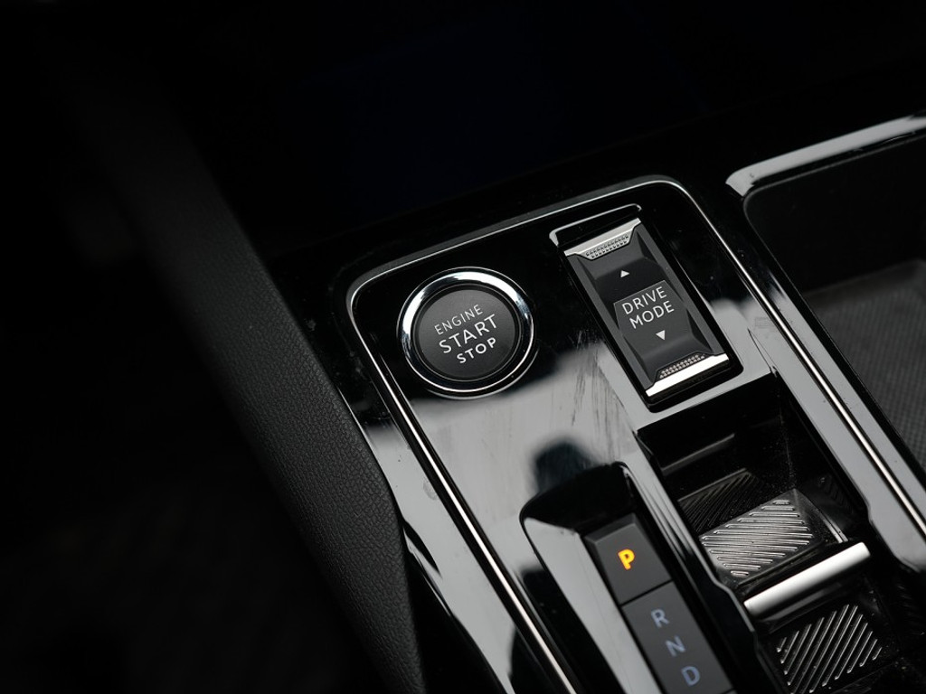 Peugeot 3008 1.6 PHEV 180 E-EAT8 ALLURE Navi& Carplay | Adaptief Cruise | Achteruitrijcamera | Climate |