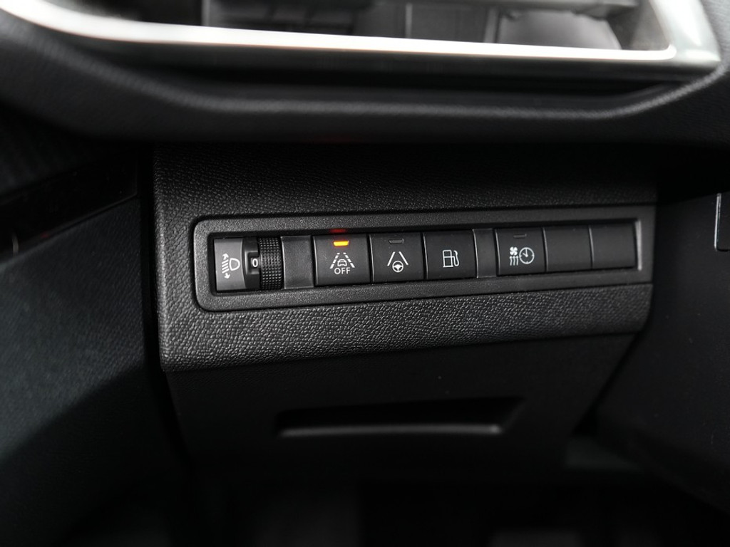 Peugeot 3008 1.6 PHEV 180 E-EAT8 ALLURE Navi& Carplay | Adaptief Cruise | Achteruitrijcamera | Climate |