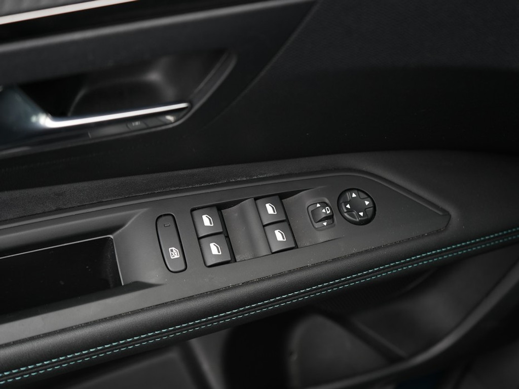 Peugeot 3008 1.6 PHEV 180 E-EAT8 ALLURE Navi& Carplay | Adaptief Cruise | Achteruitrijcamera | Climate |