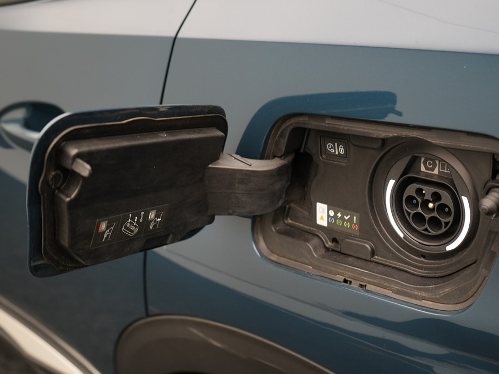 Peugeot 3008 1.6 PHEV 180 E-EAT8 ALLURE Navi& Carplay | Adaptief Cruise | Achteruitrijcamera | Climate |