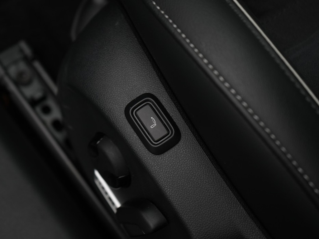 Volkswagen Passat Variant 1.5 eHybrid Business El. Trekhaak | Adaptief Cruise | Stoel & Stuurverwarming | Head-Up |