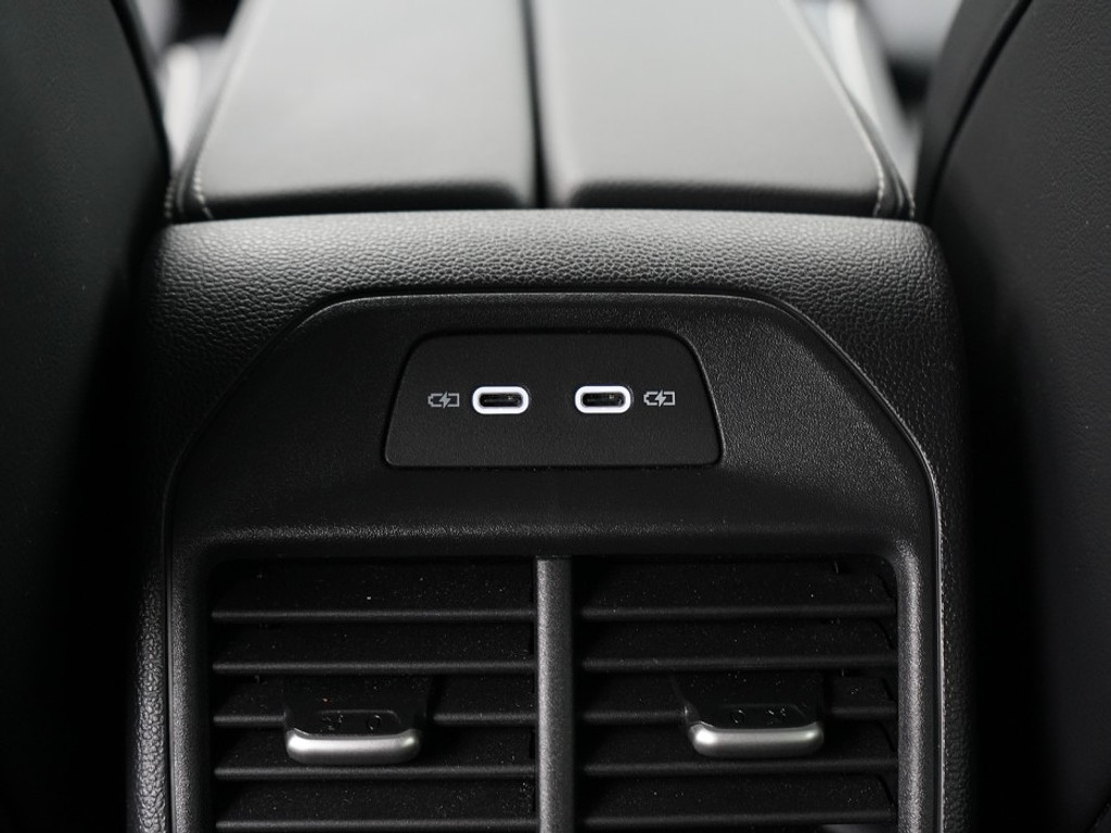 Volkswagen Passat Variant 1.5 eHybrid Business El. Trekhaak | Adaptief Cruise | Stoel & Stuurverwarming | Head-Up |