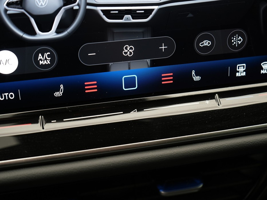 Volkswagen Passat Variant 1.5 eHybrid Business El. Trekhaak | Adaptief Cruise | Stoel & Stuurverwarming | Head-Up |