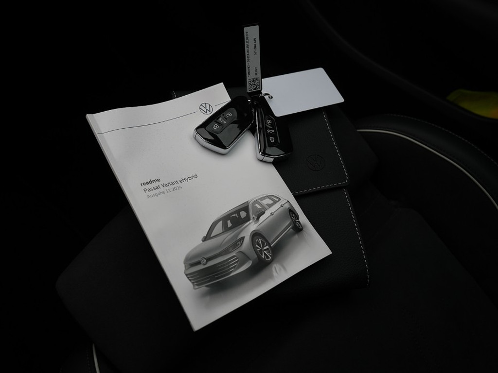 Volkswagen Passat Variant 1.5 eHybrid Business El. Trekhaak | Adaptief Cruise | Stoel & Stuurverwarming | Head-Up |