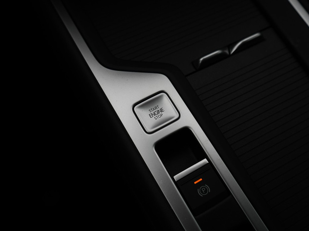 Volkswagen Passat Variant 1.5 eHybrid Business El. Trekhaak | Adaptief Cruise | Stoel & Stuurverwarming | Head-Up |