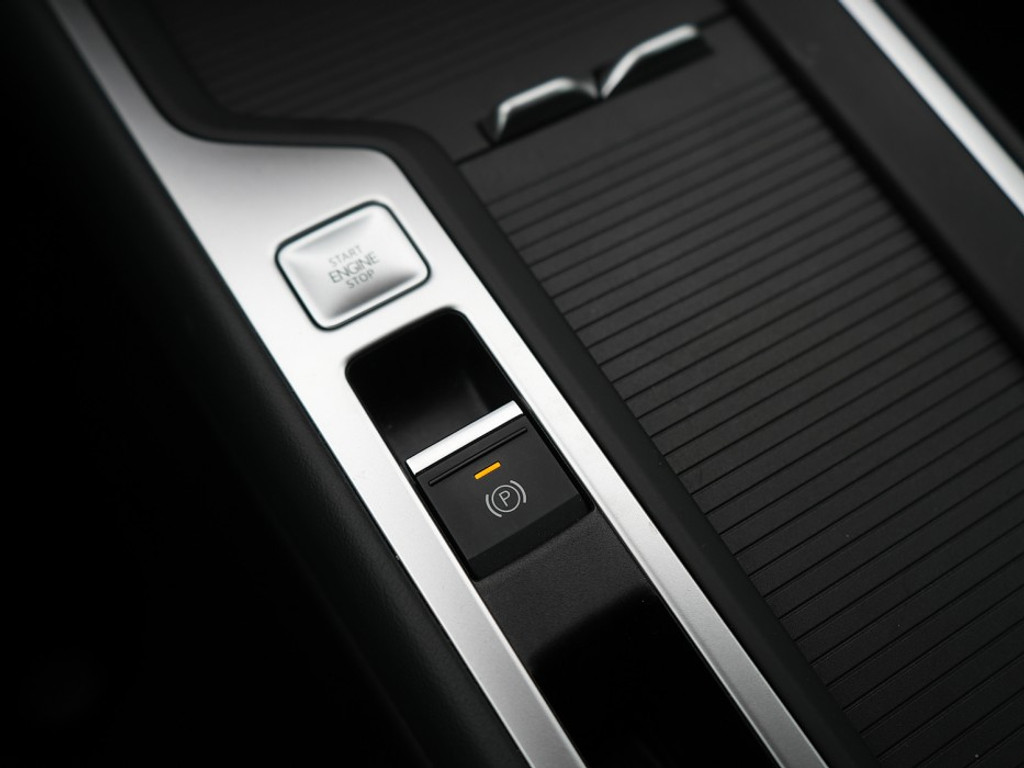 Volkswagen Passat Variant 1.5 eHybrid Business El. Trekhaak | Adaptief Cruise | Stoel & Stuurverwarming | Head-Up |