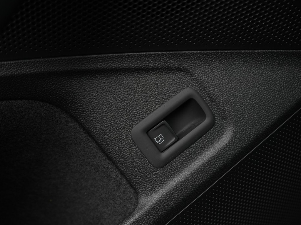 Volkswagen Passat Variant 1.5 eHybrid Business El. Trekhaak | Adaptief Cruise | Stoel & Stuurverwarming | Head-Up |