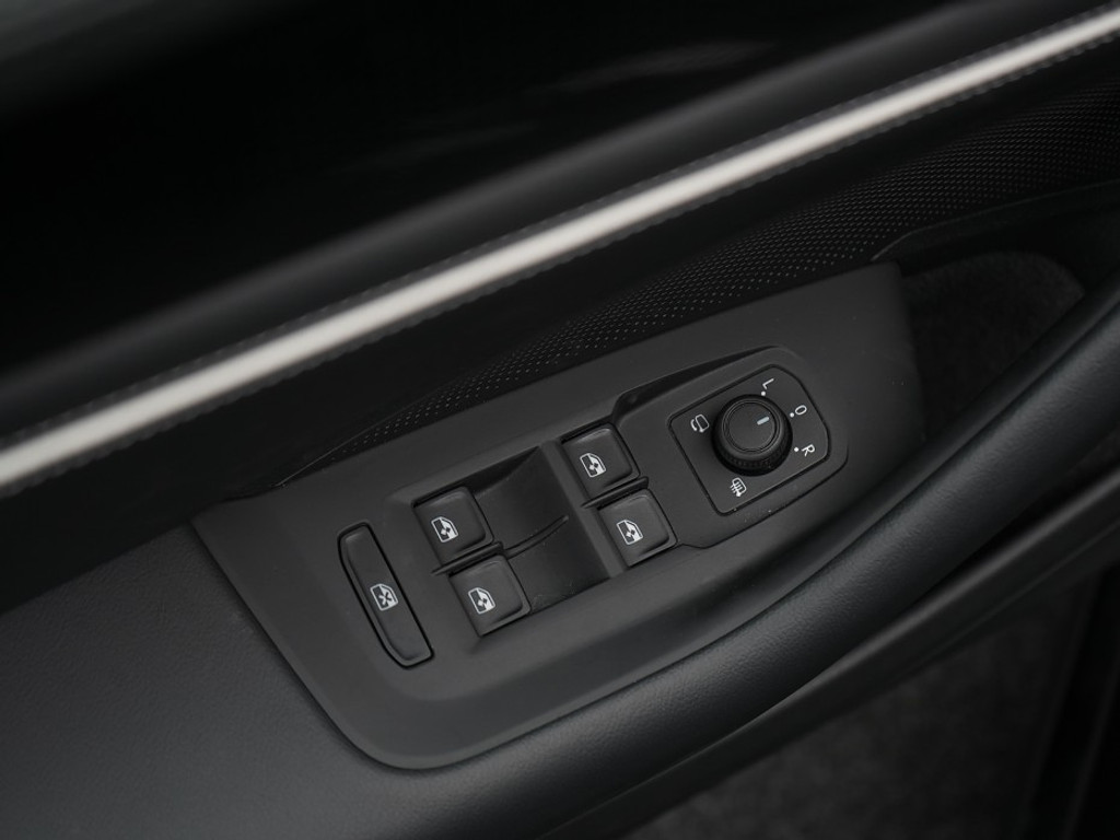 Volkswagen Passat Variant 1.5 eHybrid Business El. Trekhaak | Adaptief Cruise | Stoel & Stuurverwarming | Head-Up |