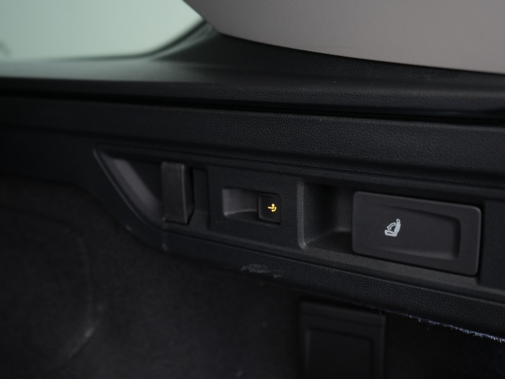 Volkswagen Passat Variant 1.5 eHybrid Business El. Trekhaak | Adaptief Cruise | Stoel & Stuurverwarming | Head-Up |