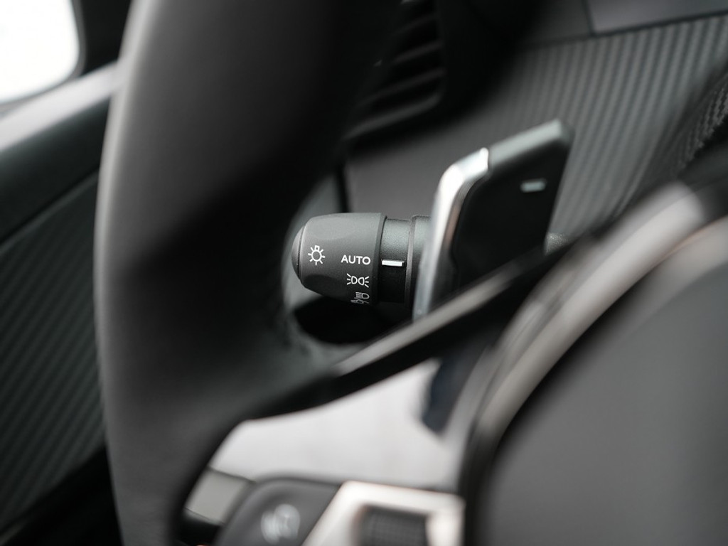 Peugeot 208 1.2 Hybrid Allure Automaat Carplay | Climate | Cruise | PDC | Full Led | LM-Velgen |